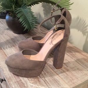 Taupe Shoedazzle pumps brand new